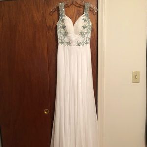 Beautiful size 6 dress. Brand new. Never worn.